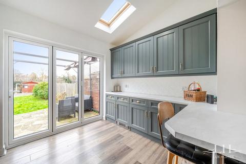 4 bedroom semi-detached house for sale, Highfield Road, Romford