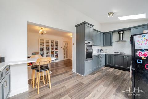 4 bedroom semi-detached house for sale, Highfield Road, Romford