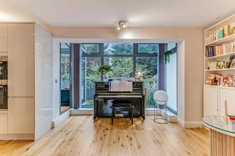 4 bedroom terraced house to rent, Ridge Road, Childs Hill, NW2