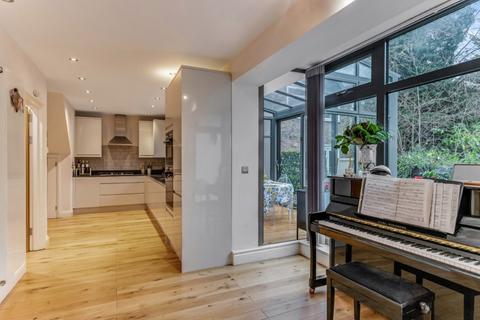 4 bedroom terraced house to rent, Ridge Road, Childs Hill, NW2