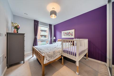 3 bedroom apartment for sale, Lomond Grove, London