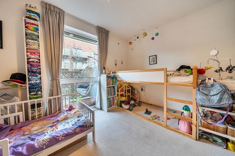 3 bedroom apartment for sale, Lomond Grove, London