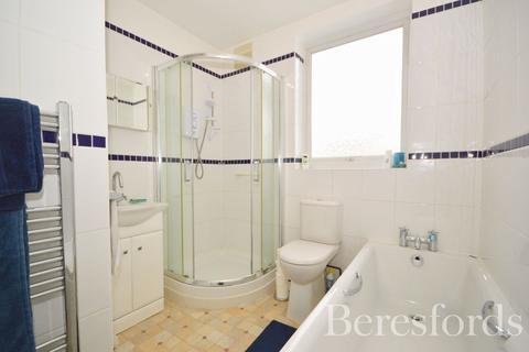 2 bedroom maisonette for sale, Tudor Drive, Romford, RM2