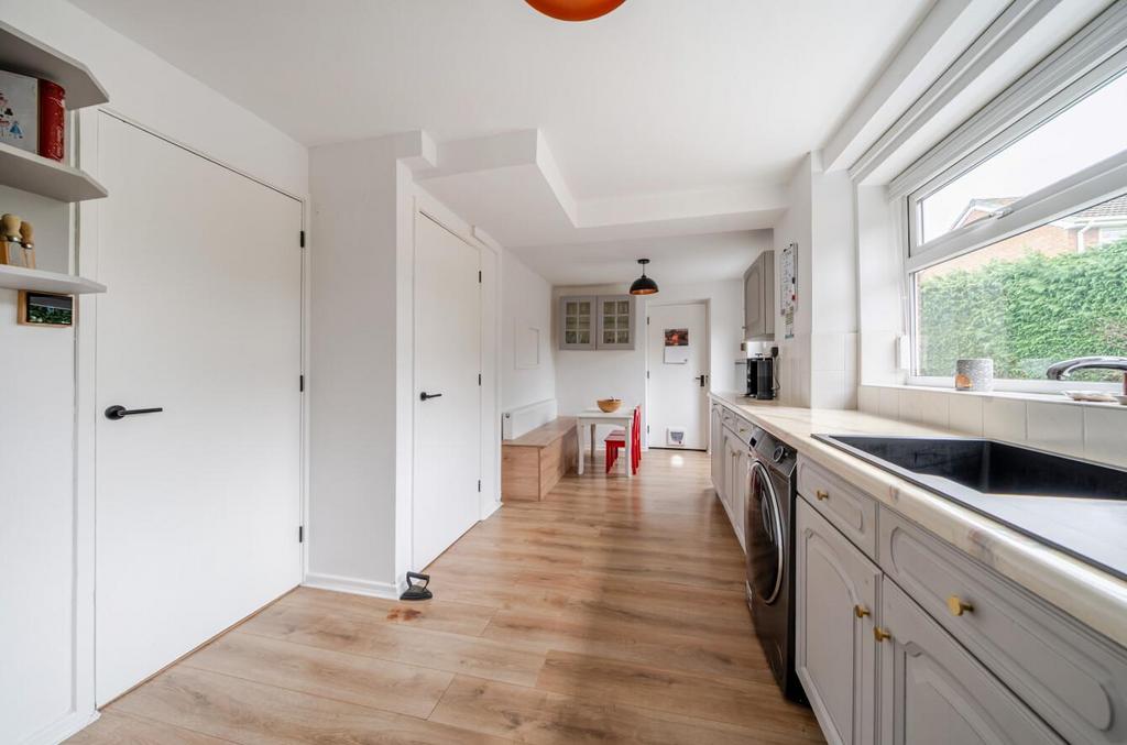 Kitchen2.jpg