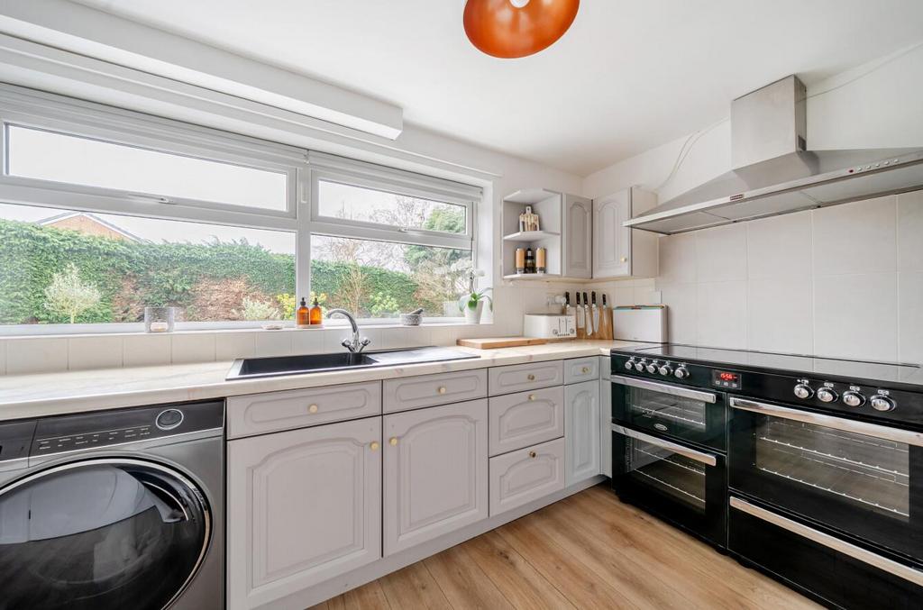 Kitchen1.jpg