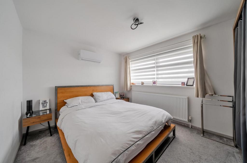 Bed1.jpg