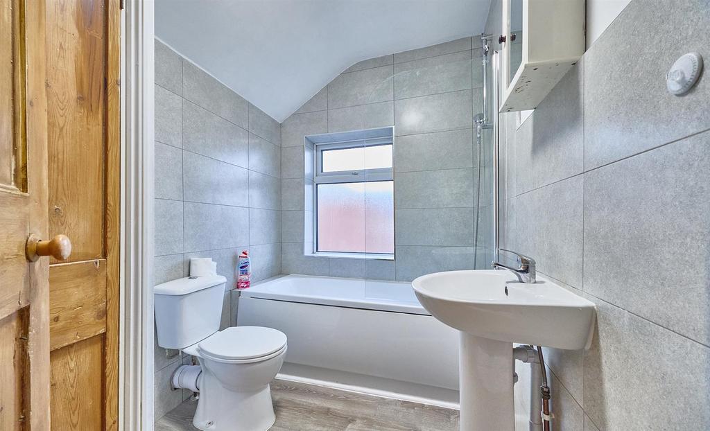 Bathroom to Rear