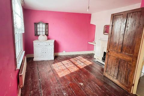2 bedroom terraced house to rent, Bank Street, Herne Bay