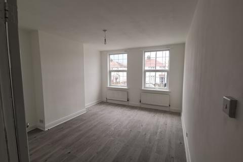 2 bedroom flat for sale, Links View, Greenford UB6
