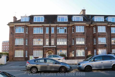 3 bedroom flat to rent, Wykeham Road, Hendon