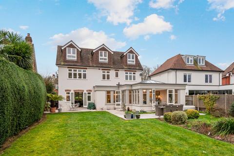 Charlton Avenue, Walton-on-Thames, KT12