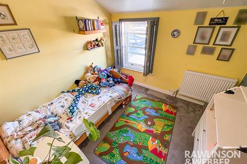 undefined, Spring Gardens, West Molesey KT8