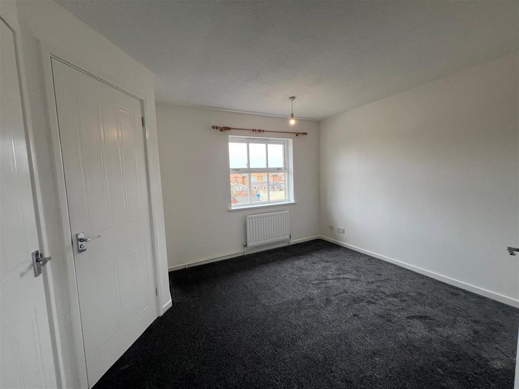 Bedroom 1.jpg