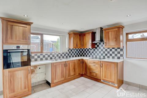 3 bedroom end of terrace house to rent, Hill Street, Bedworth
