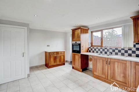 3 bedroom end of terrace house to rent, Hill Street, Bedworth