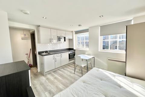 Studio to rent, Drakes Courtyard, London NW6