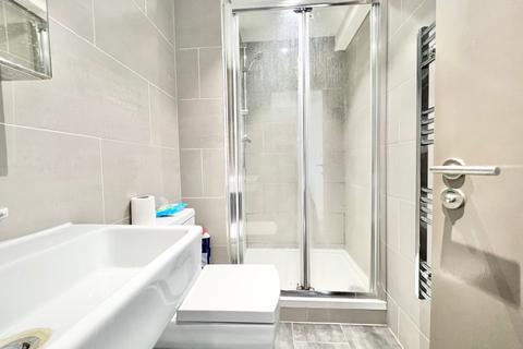 Studio to rent, Drakes Courtyard, London NW6
