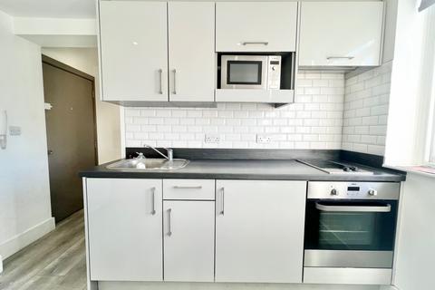 Studio to rent, Drakes Courtyard, London NW6