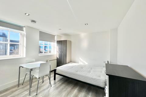 Studio to rent, Drakes Courtyard, London NW6