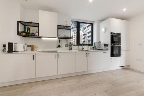 1 bedroom apartment to rent, Hartington Court, Woodberry Down, London, N4
