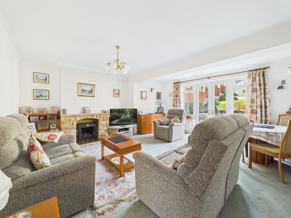 Lounge/Dining Room
