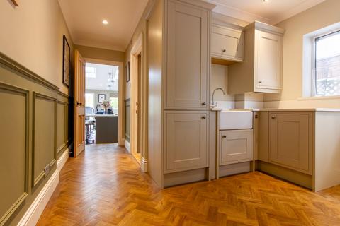 4 bedroom detached house for sale, 140 Beehive Lane, Chelmsford CM2 9SH
