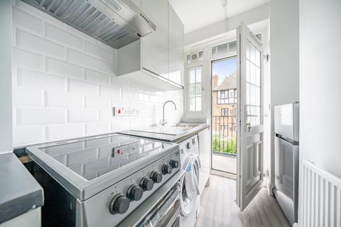 2 bedroom flat to rent, The Holt, London Road, Morden, SM4