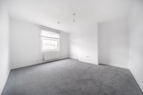 2 bedroom flat to rent, The Holt, London Road, Morden, SM4