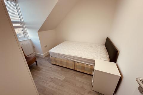 2 bedroom flat to rent, Belmont Road, London N15