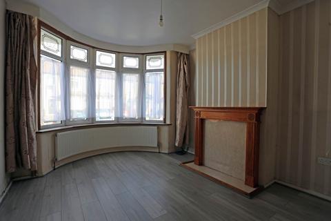 3 bedroom terraced house for sale, Sunningdale Road, Rainham