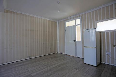 3 bedroom terraced house for sale, Sunningdale Road, Rainham