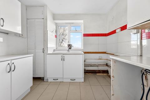 4 bedroom flat for sale, Chobham Gardens, London