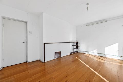 4 bedroom flat for sale, Chobham Gardens, London