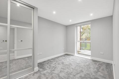 2 bedroom apartment to rent, Uxbridge Road