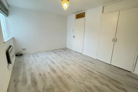 2 bedroom ground floor flat for sale, Park Court Langer Road, Felixstowe IP11