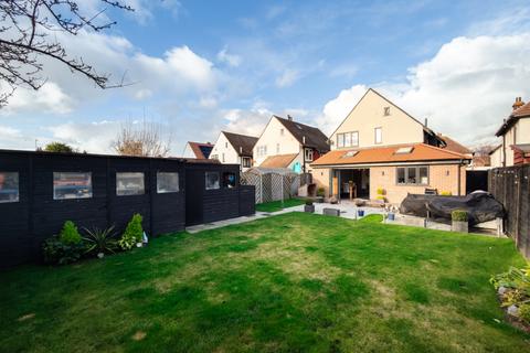 3 bedroom detached house for sale, Manwick Road, Felixstowe IP11