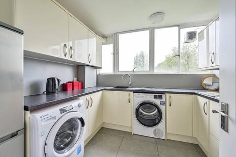 3 bedroom flat for sale, Putney Hill, Putney, London, SW15