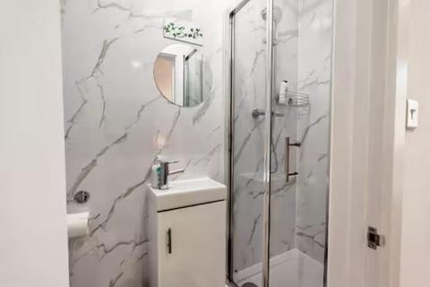 undefined, All Bills Included, Ensuite, Double Room, Cambridge Road, IG3