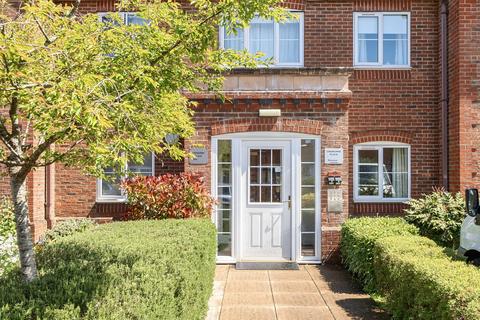 1 bedroom flat for sale, King George Avenue, Petersfield, GU32