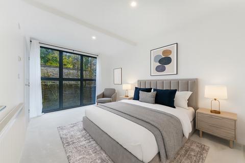2 bedroom flat for sale, Acacia Road, London