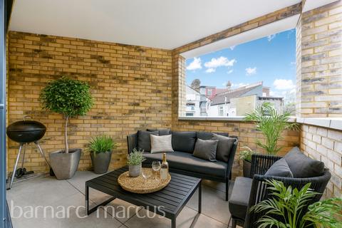 2 bedroom flat for sale, Acacia Road, London