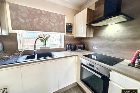 2 bedroom maisonette for sale, Abbots Court, Basildon