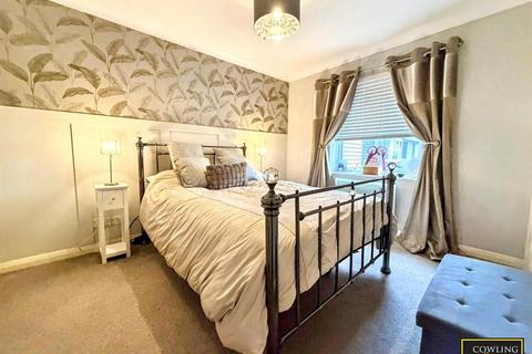 2 bedroom maisonette for sale, Abbots Court, Basildon