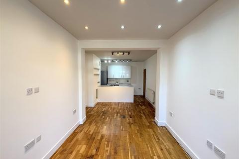 2 bedroom maisonette to rent, Woodland Way, Mill Hill, NW7