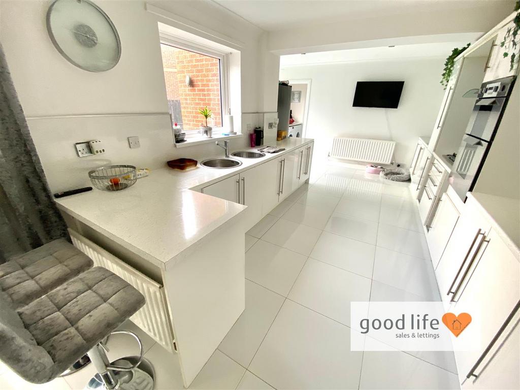 20260224 135228286 i OS28 AYLESDBURYDRIVE.jpg