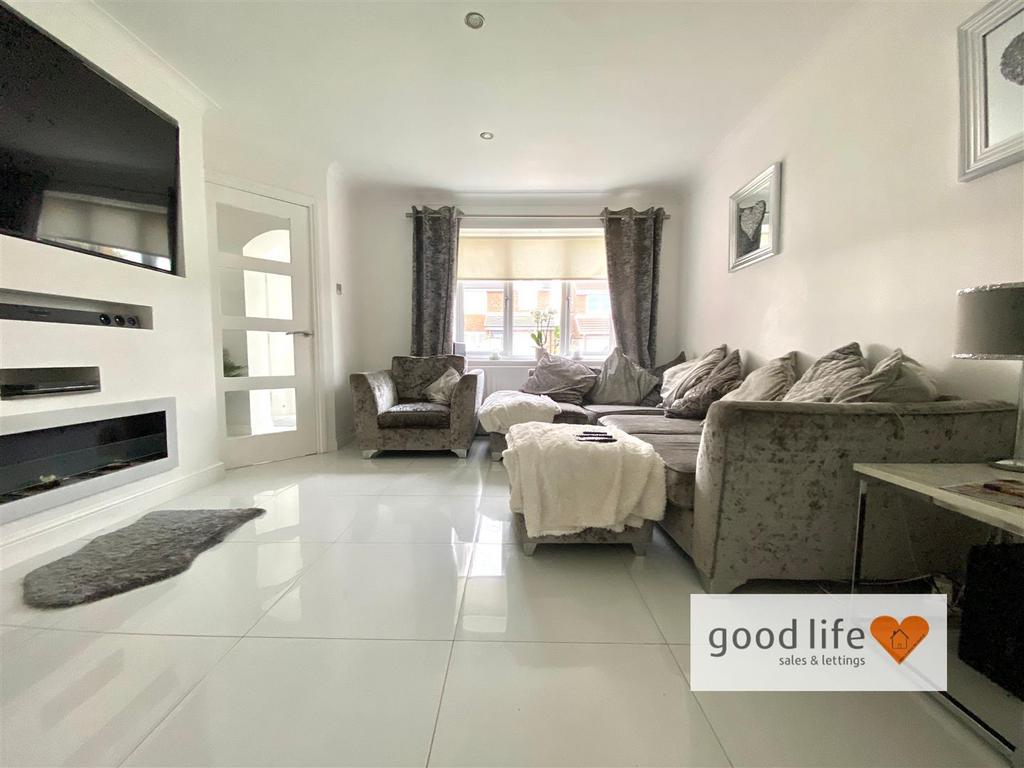 20260224 135156338 i OS28 AYLESDBURYDRIVE.jpg