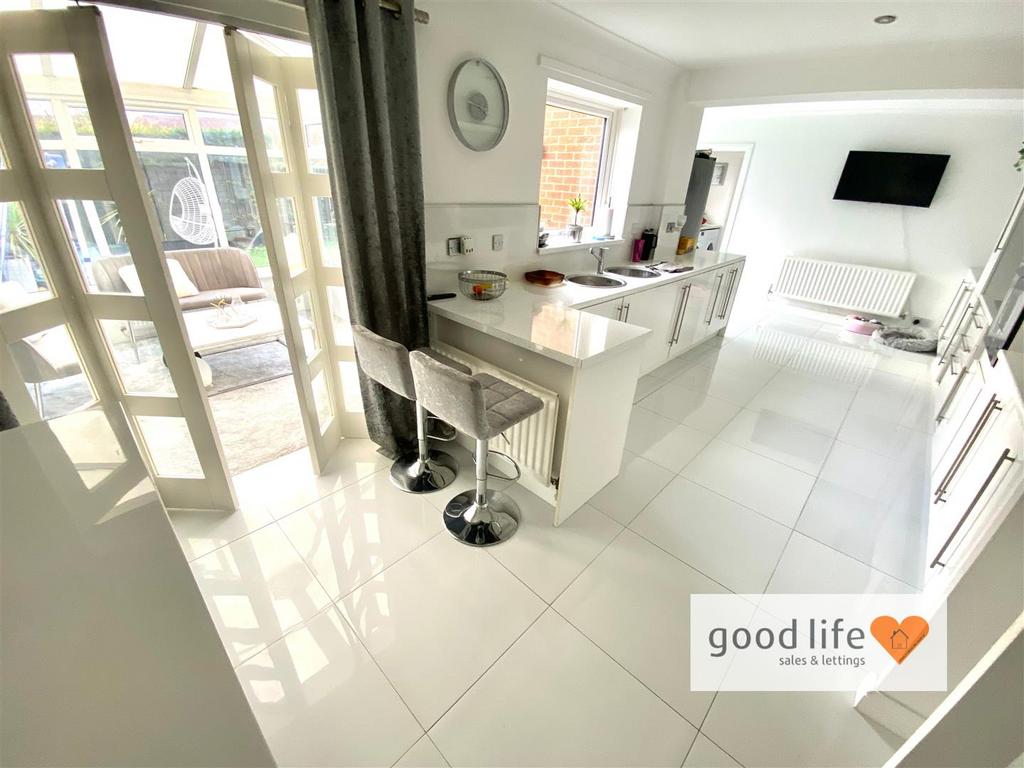 20260224 135225651 i OS28 AYLESDBURYDRIVE.jpg