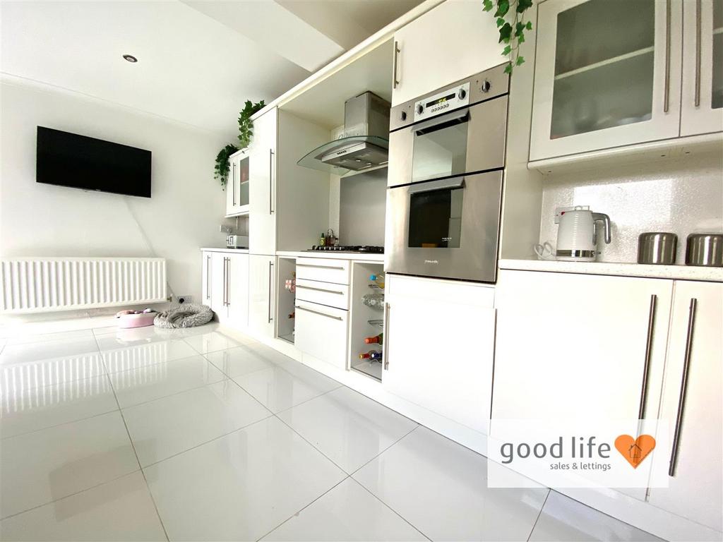 20260224 135237907 i OS28 AYLESDBURYDRIVE.jpg