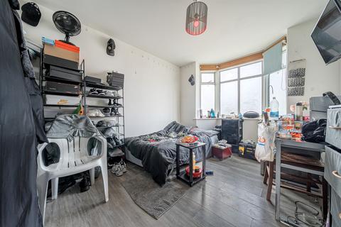 4 bedroom semi-detached house for sale, Holly Drive, Maidenhead