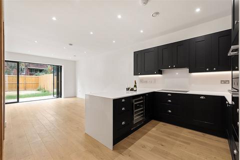 4 bedroom terraced house for sale, Caird Street, London